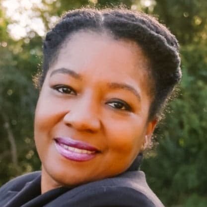 Luz Lopez-Knicrumah avatar