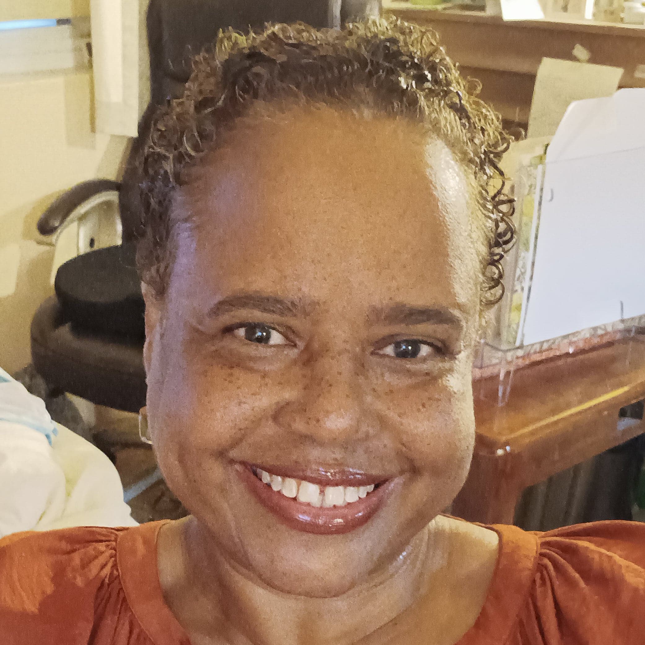 Leslie Glass avatar